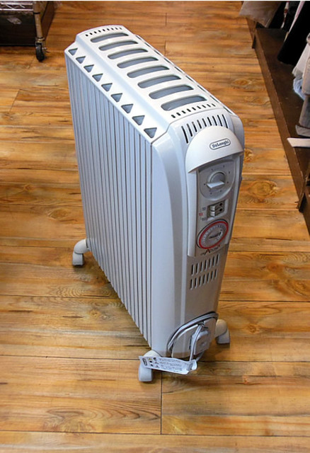 新品未開封！　デロンギ オイルヒーター ドラゴン3 D091549EFS DeLonghi デロンギ オイルヒーター ドラゴン3 D091549EFS