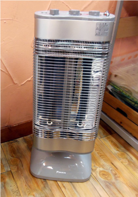 【DAIKIN】遠赤外線ストーブ ERFT11NS（2012年製）【浜村鹿野温泉ICから3分 買取本舗 宮本リサイクル 営業時間9～19時 定休日水曜のみ←連絡できませんm(_ _)m】 ダイキン セラムヒート 遠赤外線暖房機 ERFT11NS （ その他家電）の