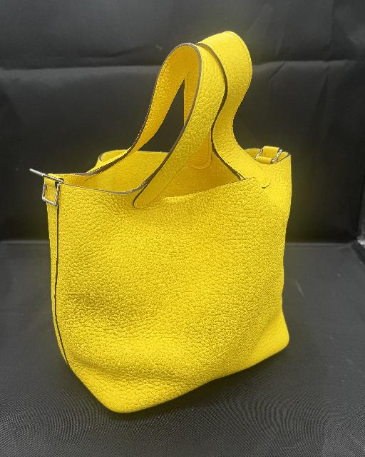 HERMES ピコタンロック PM イエロー