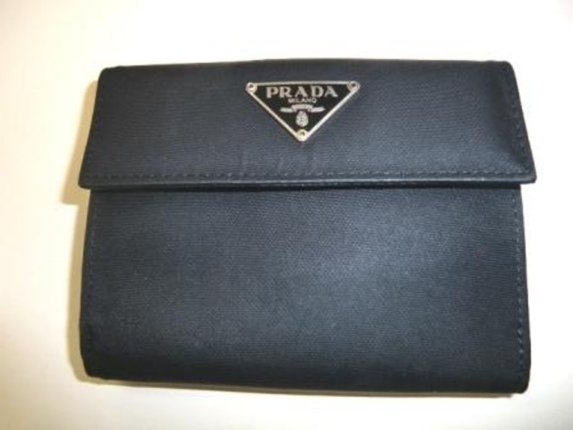 PRADA 二つ折財布 黒