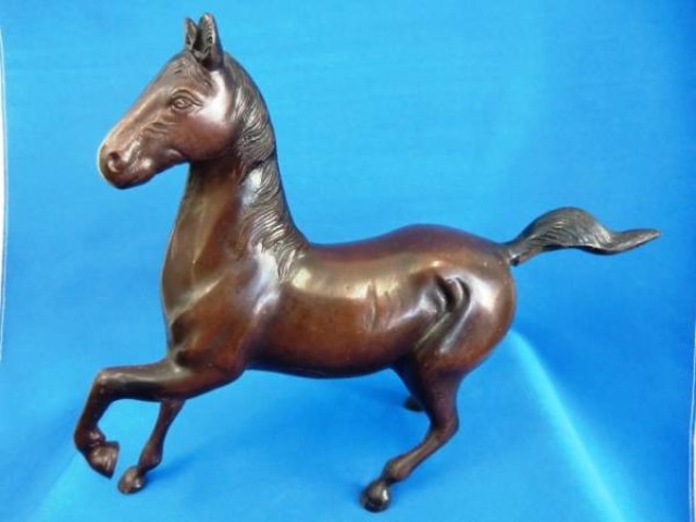 鉄製 置物 馬 在銘 横37cm 高さ29cm 重さ 約3,4kg （ その他美術品