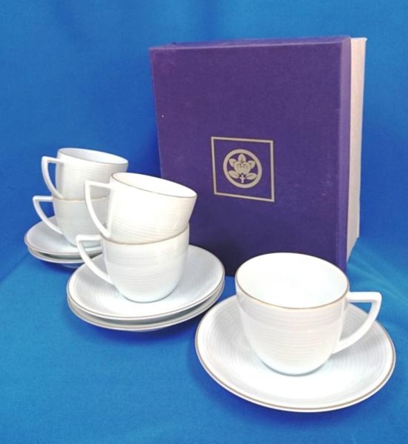新品！たち吉ブランド！和洋どちらも合う、白と金の美しい一輪挿し！陶磁器製！国産製 たち吉 みず輪 コーヒーカップ＆ソーサー 白磁 金縁 箱入未使用品