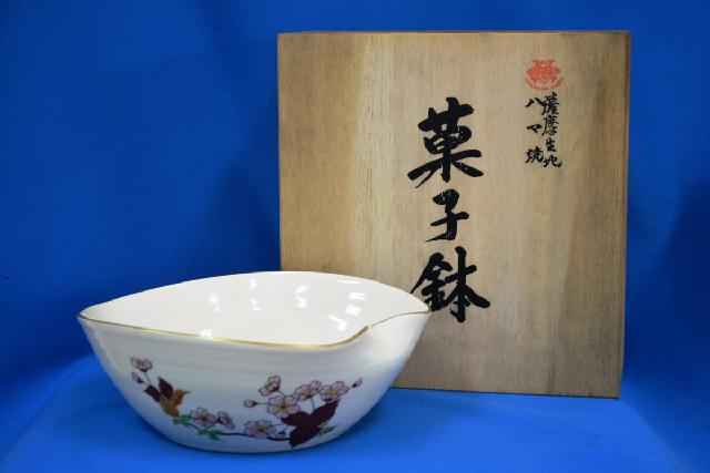 横浜伝統工芸 ハマ焼 薩摩焼　飾り皿　銘々皿　茶碗　扇子型皿　まとめて 横浜伝統工芸 ハマ焼 薩摩生地 菓子鉢 椿・桜・菊 金彩 元箱 栞あり 未