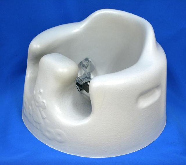 ベビーチェア Bumbo バンボ ライトグレー 専用ベルト付 中古品 状態良好 ベビー用品 の買取価格 Id 596800 おいくら