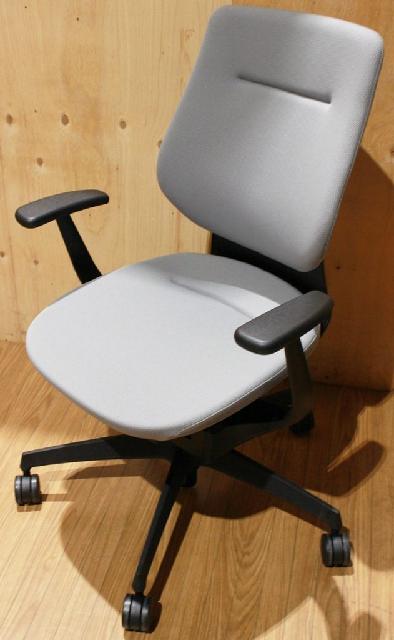 コクヨ ing イング クッションタイプ バーチカルタイプ オフィスチェア ブラック/ソフトグレー
