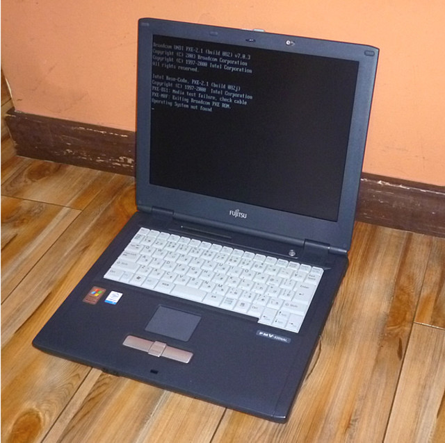 富士通 LIFEBOOK FMV-820NAL ジャンク品