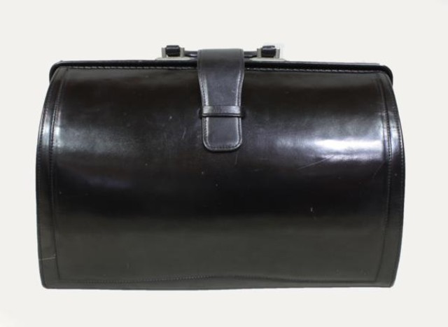 【高額買取No.1への挑戦！モノパーク】本革 ドクターバッグ ボストンバッグ型 黒色