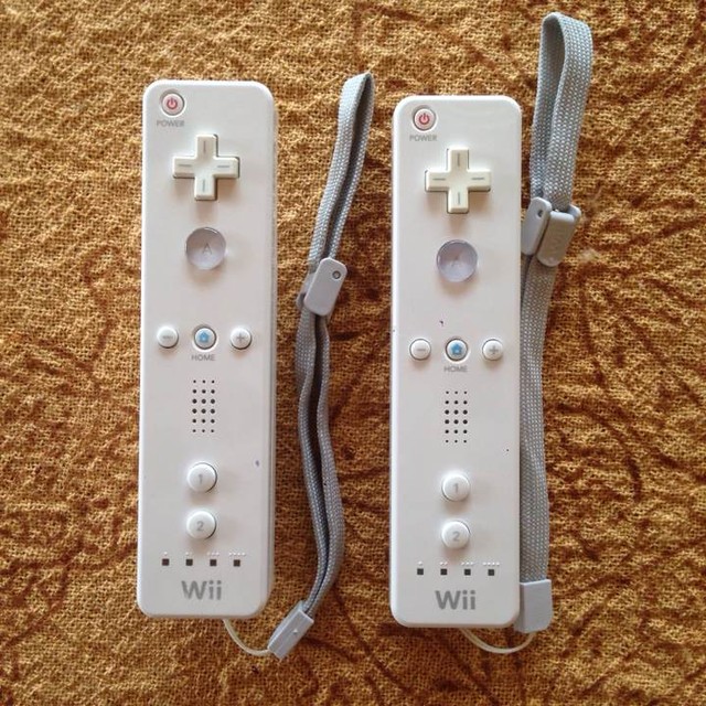 【高額買取No.1への挑戦！モノパーク】Wii　リモコン　２本　動作良好