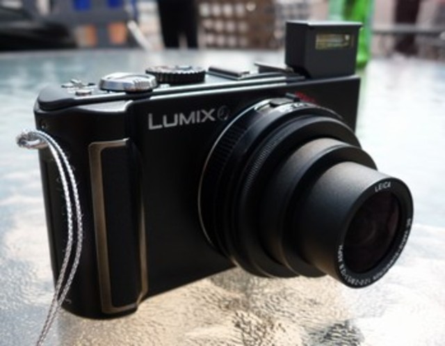  【高額買取No.1への挑戦！モノパーク】LUMIX　デジカメ　ブラック