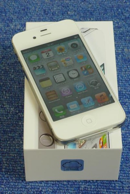au iPhone 4S 64GB ホワイト★保護シール付き