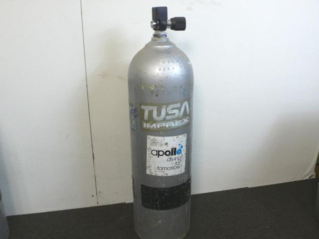 スキューバダイビング用 酸素ボンベ エアタンク 10L（ダイビング用品）の買取価格 （ID:98372）｜おいくら