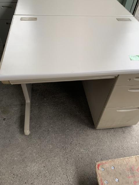 スチールデスク