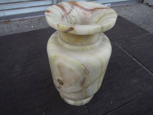 大理石の壷