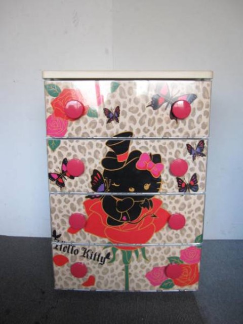 美品 Hello Kitty 4段チェスト