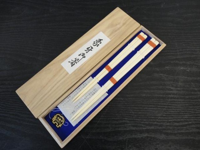 夫婦箸　未使用　天然素材　象牙調 新品未使用】中国製 象牙風七宝焼 箸セット 夫婦箸 箱入りの通販