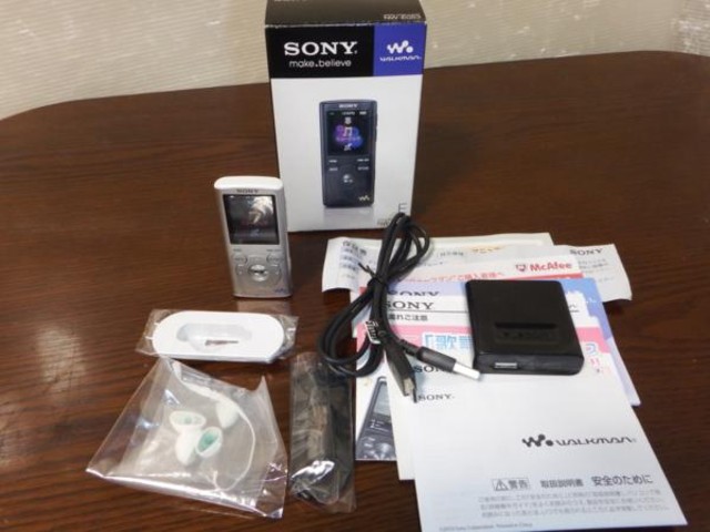 ソニー SONY NW-E053 4GB WALKMAN ウォークマン ポータブルオーディオプレイヤ （ デジタルオーディオプレーヤー）の買取価格  （ID:213136）｜おいくら
