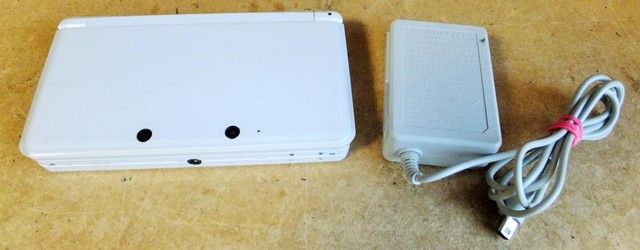 任天堂 NINTENDO 3DS CTR-001 本体 ホワイト