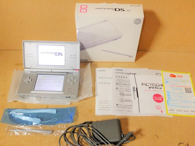 任天堂 ニンテンドー Nintendo Ds Lite Usg 001 本体 グラスシルバー