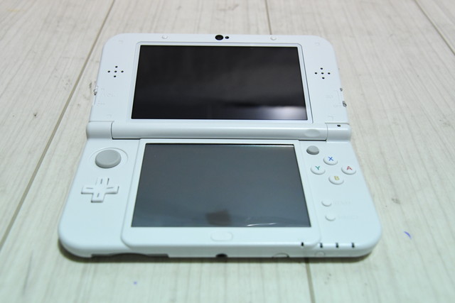任天堂 3DSLL RED-001 パールホワイト 美品（ニンテンドー3DS本体）の買取価格 （ID:320624）｜おいくら