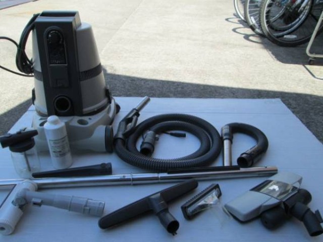 ドルフィン掃除機本体のみdelphin DP2002　水フィルター掃除機　多機能マシーン　現状品 ドルフィン 水フィルター掃除機 DP 2002 （ 掃除機）の買取価格 （ID