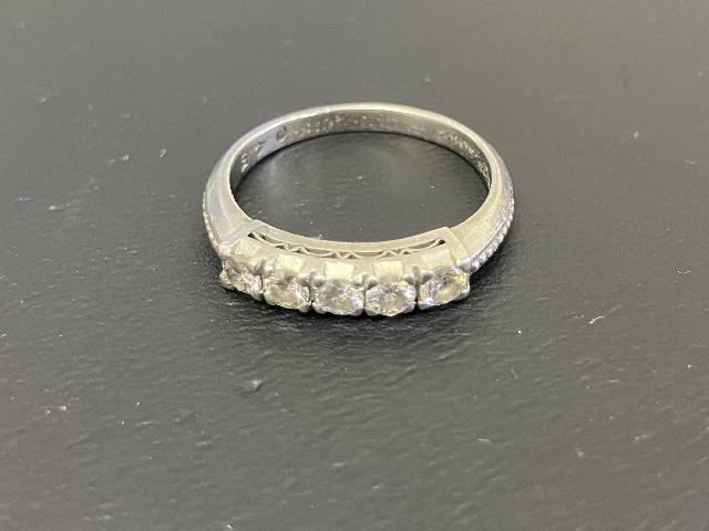 ダイヤモンド買取　プラチナ買取　金買取　リング買取　遺品整理　買取箕面　おたからや箕面店