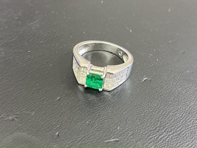 エメラルド買取　プラチナ買取　リング買取　宝石買取　アクセサリー買取　買取箕面　おたからや箕面店