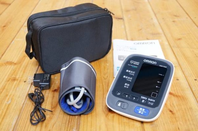 オムロン 自動電子血圧計