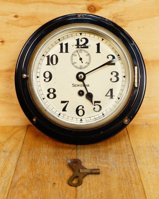 セイコー社 レトロ 壁掛け時計 ネジ巻式 丸時計   