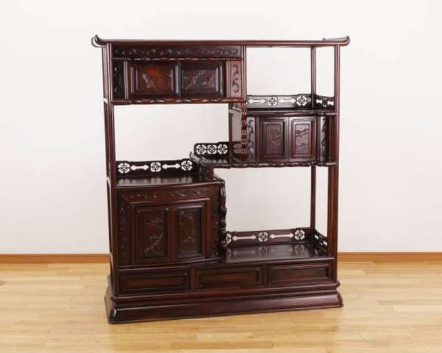 【古家具】昭和中期頃に作られた透かし彫りが素敵な茶棚　キャビネット シェルフ 古家具】昭和中期頃に作られた透かし彫りが素敵な茶棚 キャビネット