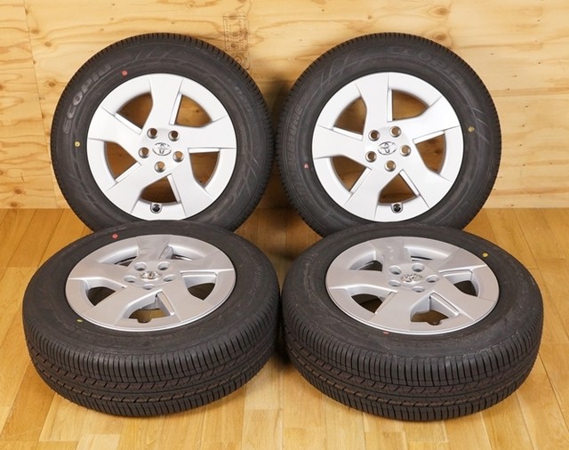 トヨタ 未使用 純正ホイール 195/65R15 プリウス　カー用品