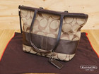 COACH シグネチャートートの詳細ページを開く