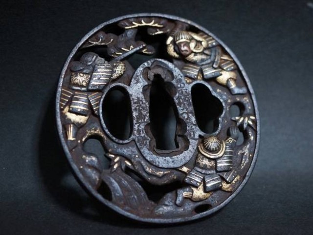 鍔　古美術品 刀剣鍔 藻柄子宗典銘鍔 （ 古美術）の買取価格 （ID:65102