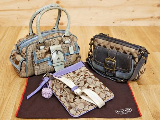 COACH シグネチャーバッグ