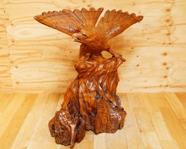 木彫り 鷹 鷲 彫刻 置物 木製 高さ70cm （ その他アンティーク）の買取