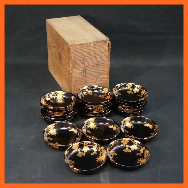 ★アンティーク　骨董品 ★和食器　黒漆器　蒔絵菊柄　 銘々皿　中皿　菓子皿　2枚 ☆アンティーク 骨董品 ☆和食器 黒漆器 蒔絵菊柄 銘々皿 中皿