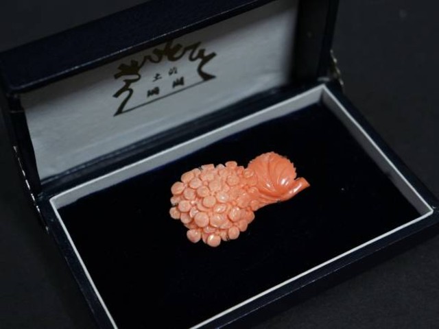 土佐珊瑚 紫陽花モチーフブローチ