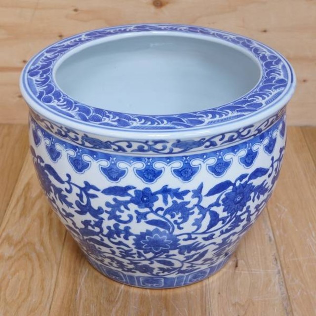 花文様 染付睡蓮鉢