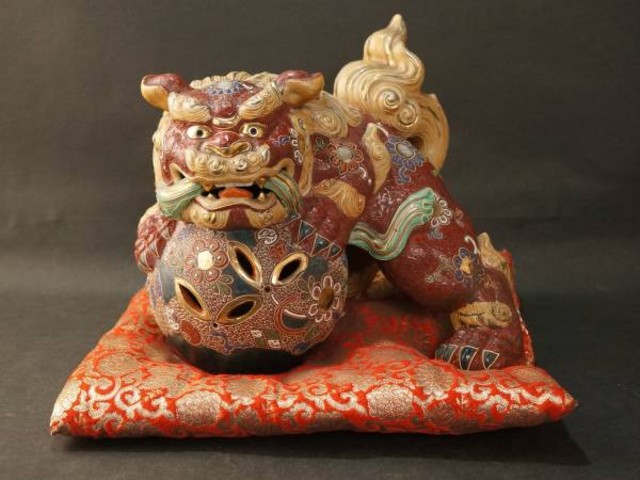 九谷焼 玉乗獅子 置物 唐獅子 赤狛犬 座布団付 （ その他
