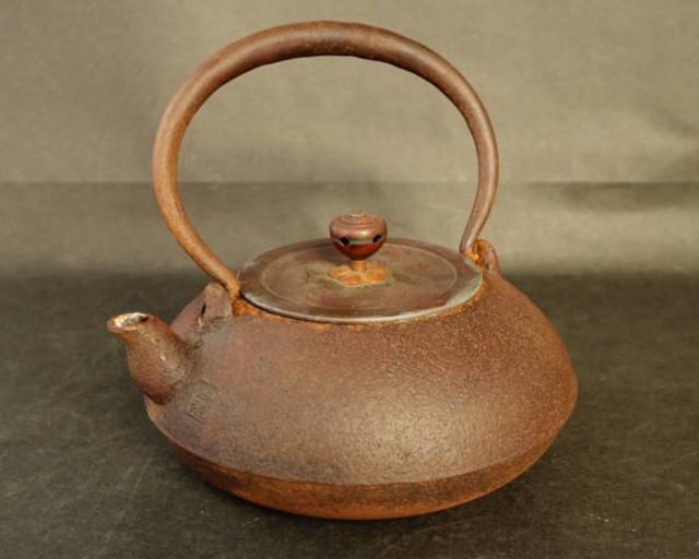 鉄壷 鉄瓶 平丸型 在銘 煎茶道具 古道具 蓋銅