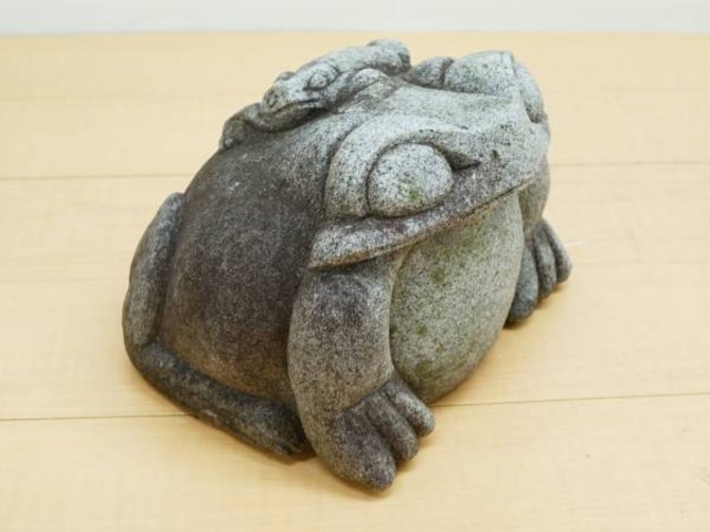 石の蛙の置物　【引取限定】 石の蛙の置物 【引取限定】