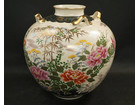 初出 薩摩 秀峰造 極彩色 細密花瓶 花器 の詳細ページを開く