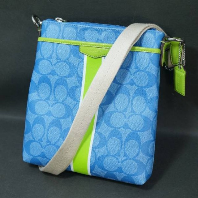 COACH シグネチャーショルダーバッグ