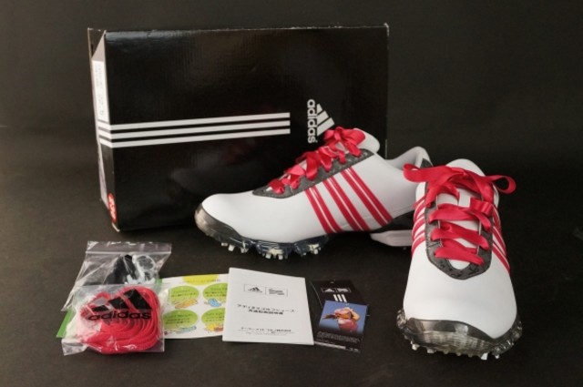 adidas シグネチャーポーラ