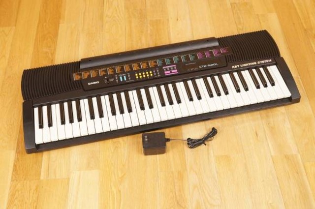 CASIO キーボード CTK-520L
