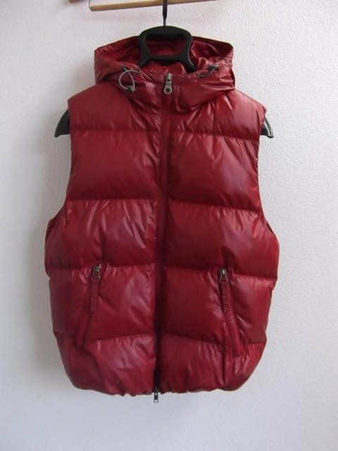 DUVETICA/デュベティカ ダウンベスト 赤 （ メンズジャケット）の買取