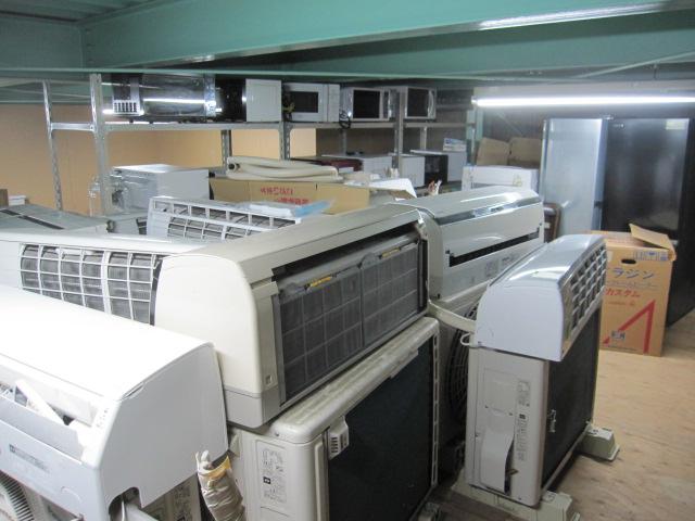 倉庫内買取 エアコン、家電製品色々　福岡市の不用品買取りはエコキューピットにお任せ下さい。
