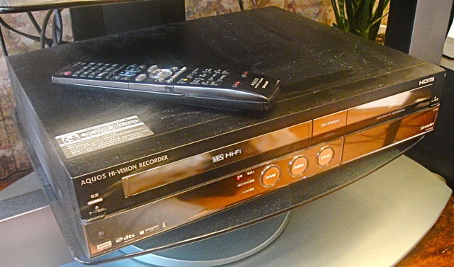 SHARP AQUOS 地デジHDD/DVD/VHSレコーダー DV-ACV52