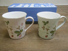 新品 WEDGWOOD ワイルドストロベリー マグカップペアの詳細ページを開く