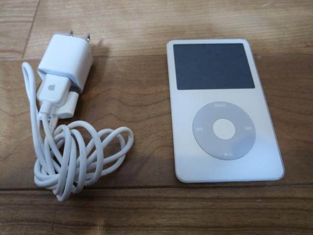 Apple iPod 30GB ホワイト A1136 Apple iPod Classic 5th Gen. 30GB - White - A1136 - Fresh
