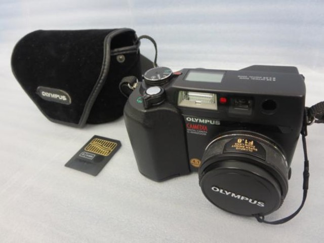 OLYMPUS デジカメ CAMEDIA C-4040ZOOM 413万画素CCD 黒